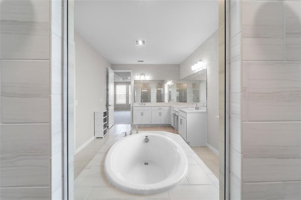 Activo con contrato: $654,000 (5 camas, 4 baños, 3461 Pies cuadrados)