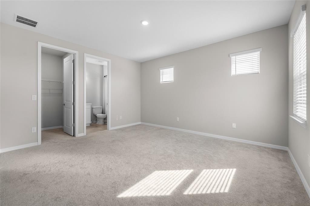 Activo con contrato: $654,000 (5 camas, 4 baños, 3461 Pies cuadrados)