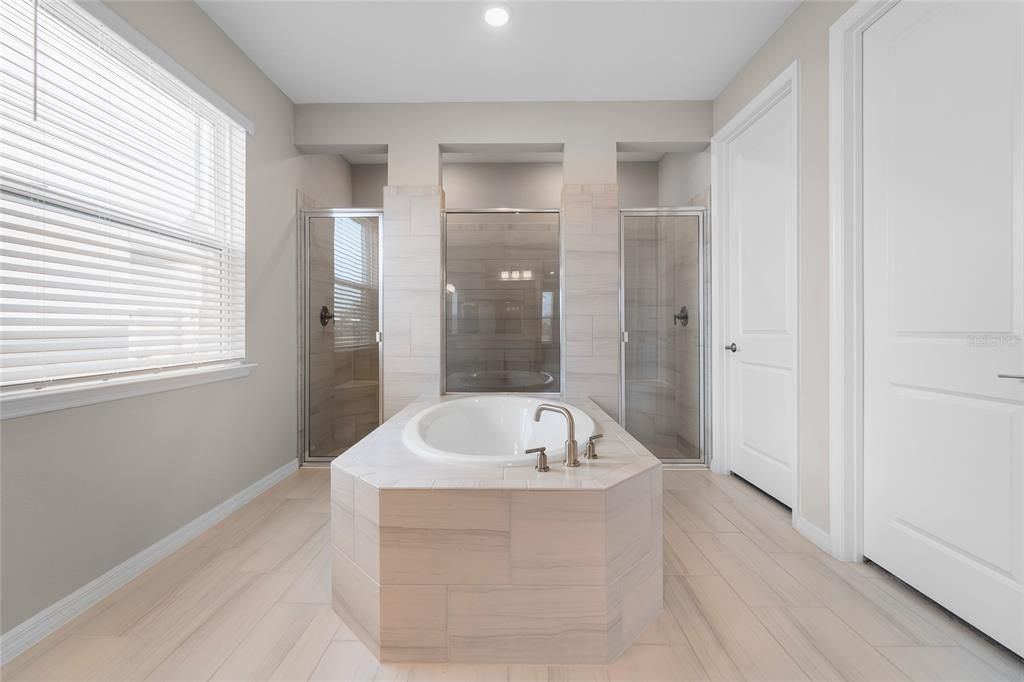 Activo con contrato: $654,000 (5 camas, 4 baños, 3461 Pies cuadrados)