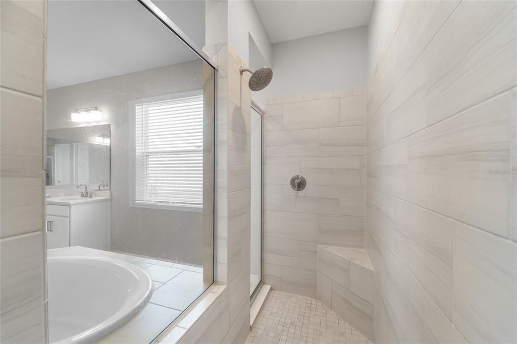Activo con contrato: $654,000 (5 camas, 4 baños, 3461 Pies cuadrados)