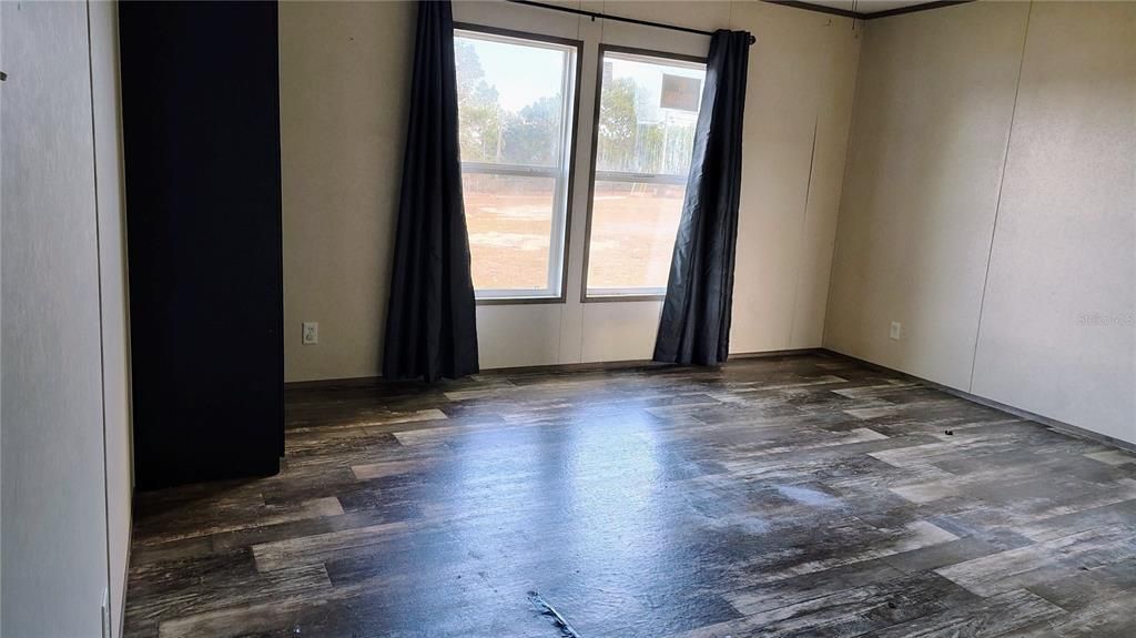 For Sale: $250,000 (4 beds, 2 baths, 2072 Square Feet)