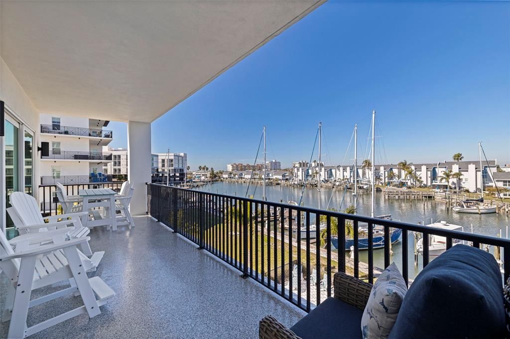 For Sale: $1,139,000 (3 beds, 3 baths, 1727 Square Feet)