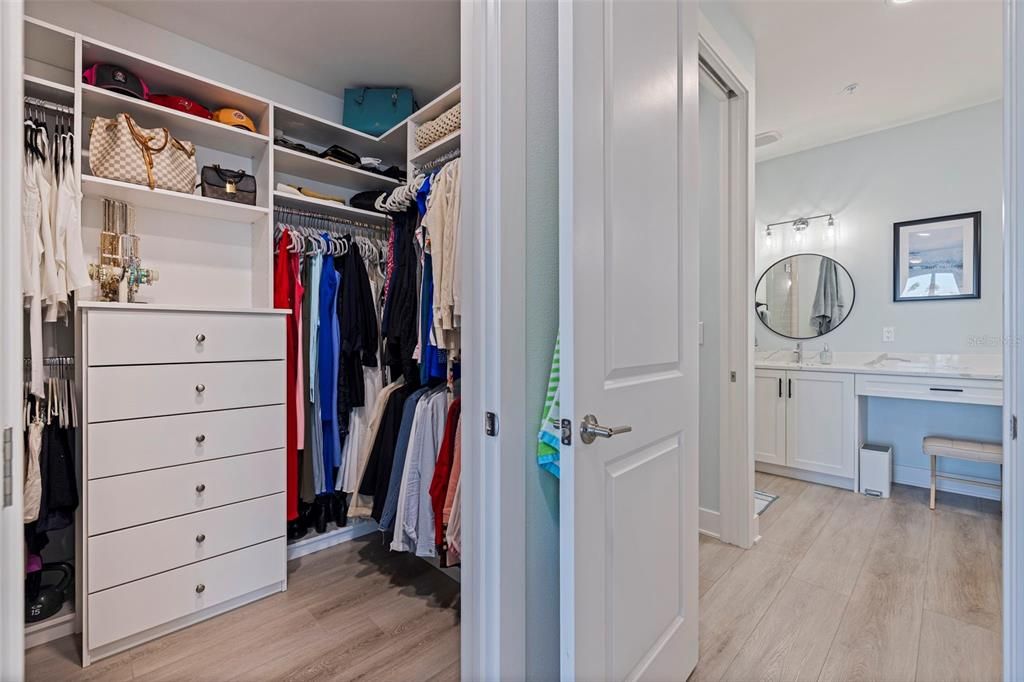 For Sale: $1,139,000 (3 beds, 3 baths, 1727 Square Feet)