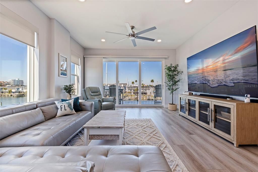 For Sale: $1,139,000 (3 beds, 3 baths, 1727 Square Feet)