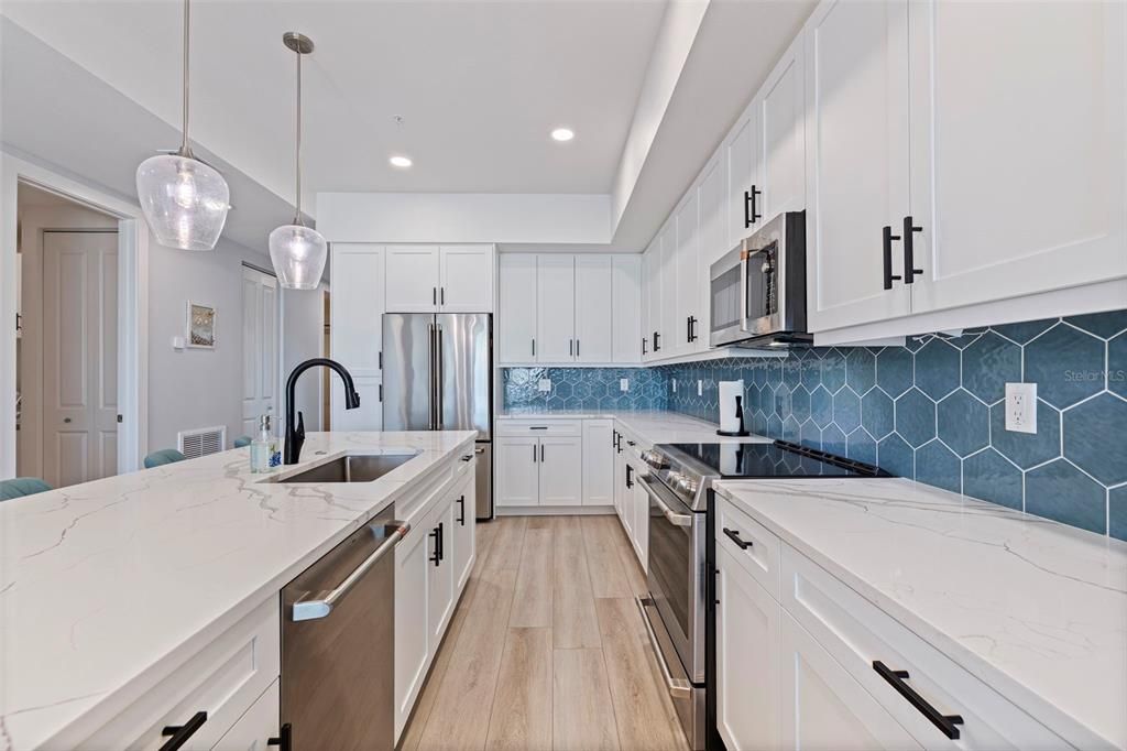For Sale: $1,139,000 (3 beds, 3 baths, 1727 Square Feet)
