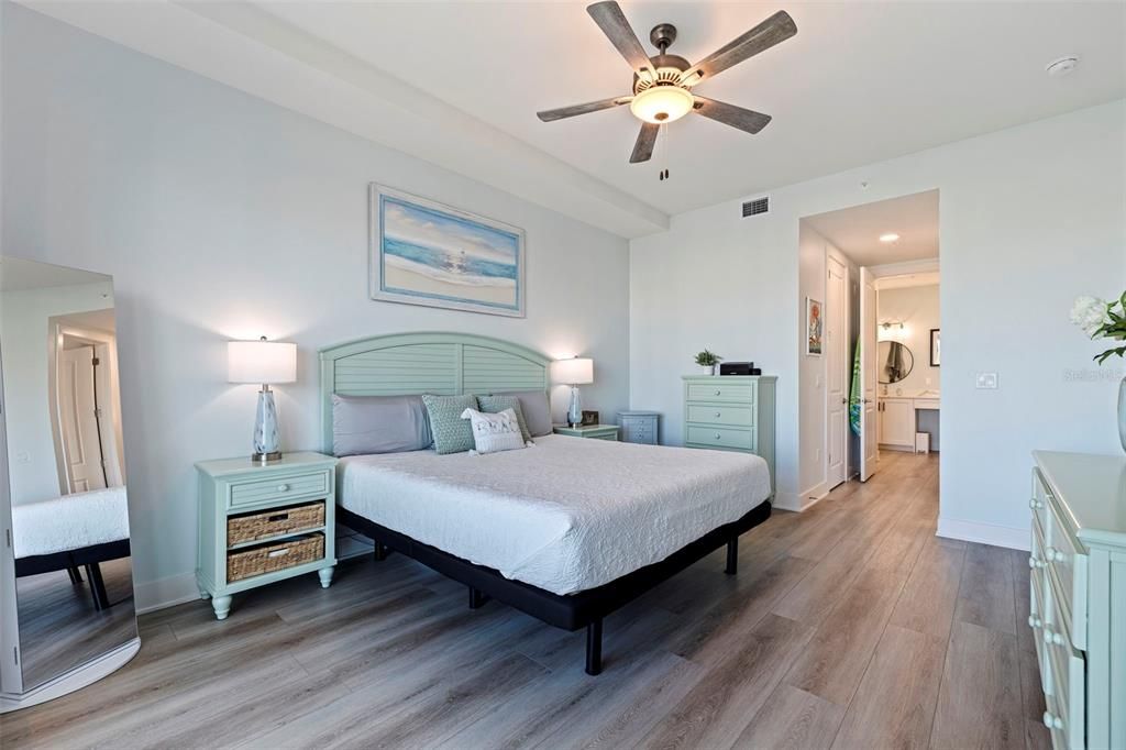 For Sale: $1,139,000 (3 beds, 3 baths, 1727 Square Feet)