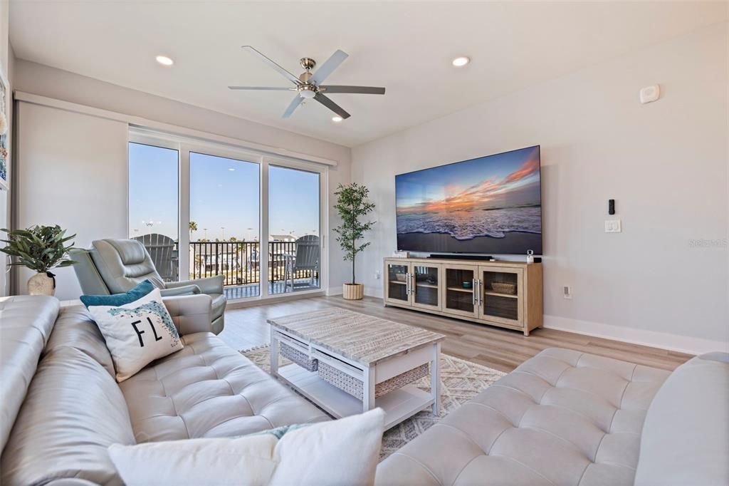 For Sale: $1,139,000 (3 beds, 3 baths, 1727 Square Feet)
