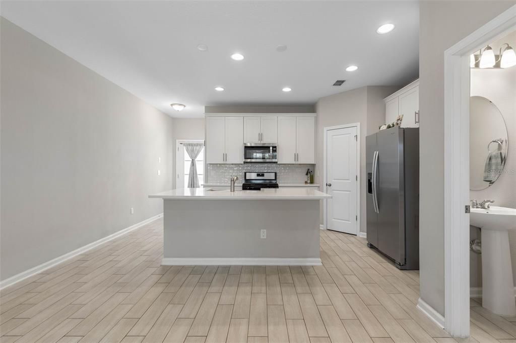 For Sale: $274,500 (2 beds, 2 baths, 1289 Square Feet)