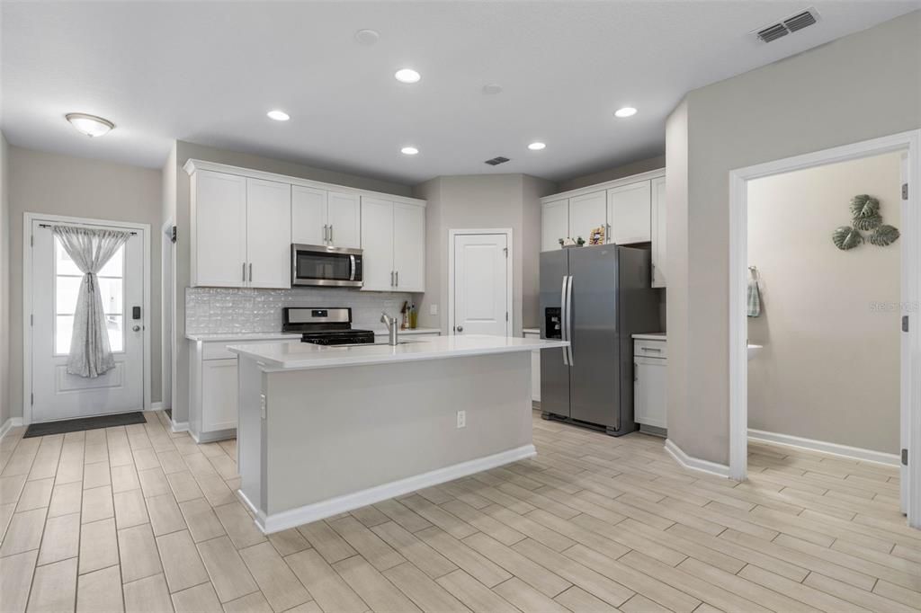 For Sale: $274,500 (2 beds, 2 baths, 1289 Square Feet)