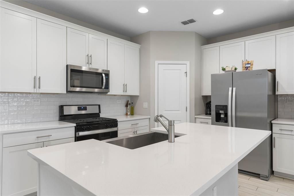 For Sale: $274,500 (2 beds, 2 baths, 1289 Square Feet)