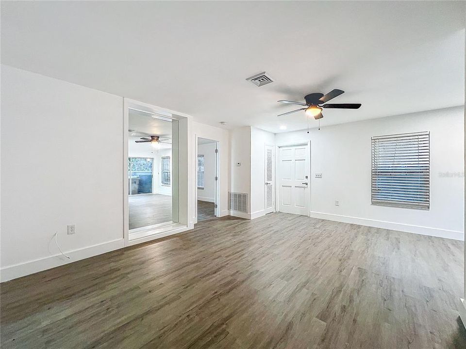 Active With Contract: $149,900 (3 beds, 2 baths, 1272 Square Feet)