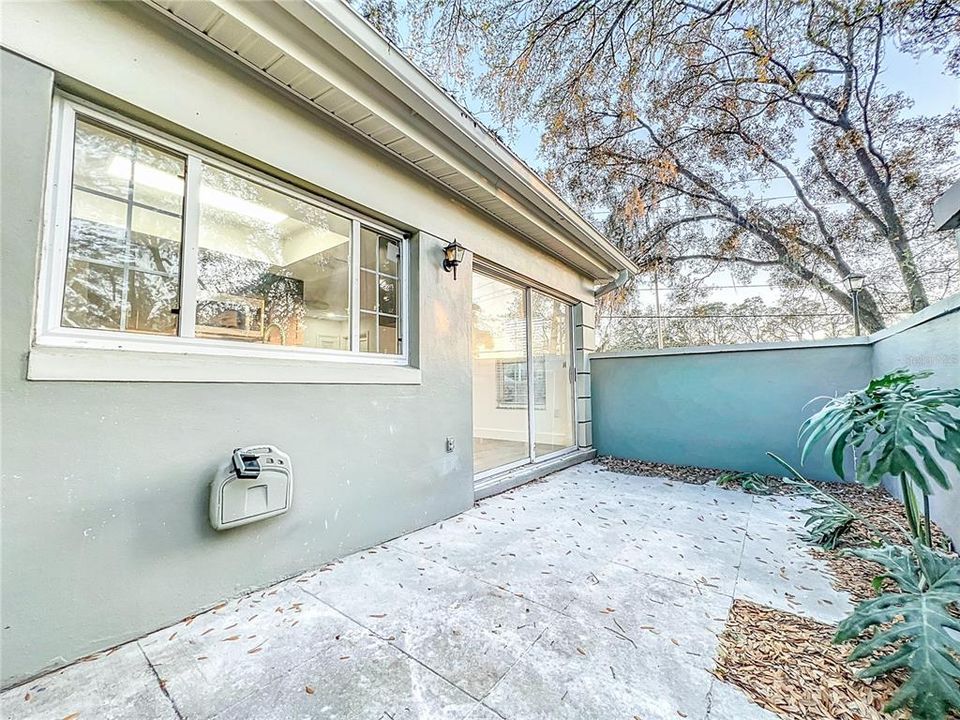 Active With Contract: $149,900 (3 beds, 2 baths, 1272 Square Feet)