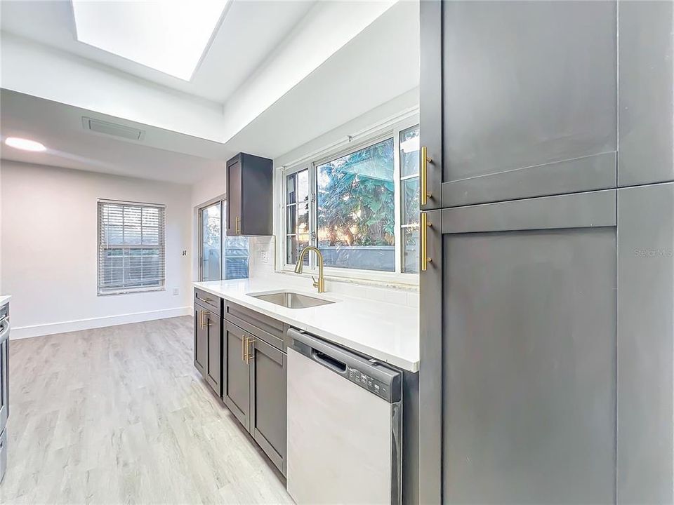 Active With Contract: $149,900 (3 beds, 2 baths, 1272 Square Feet)