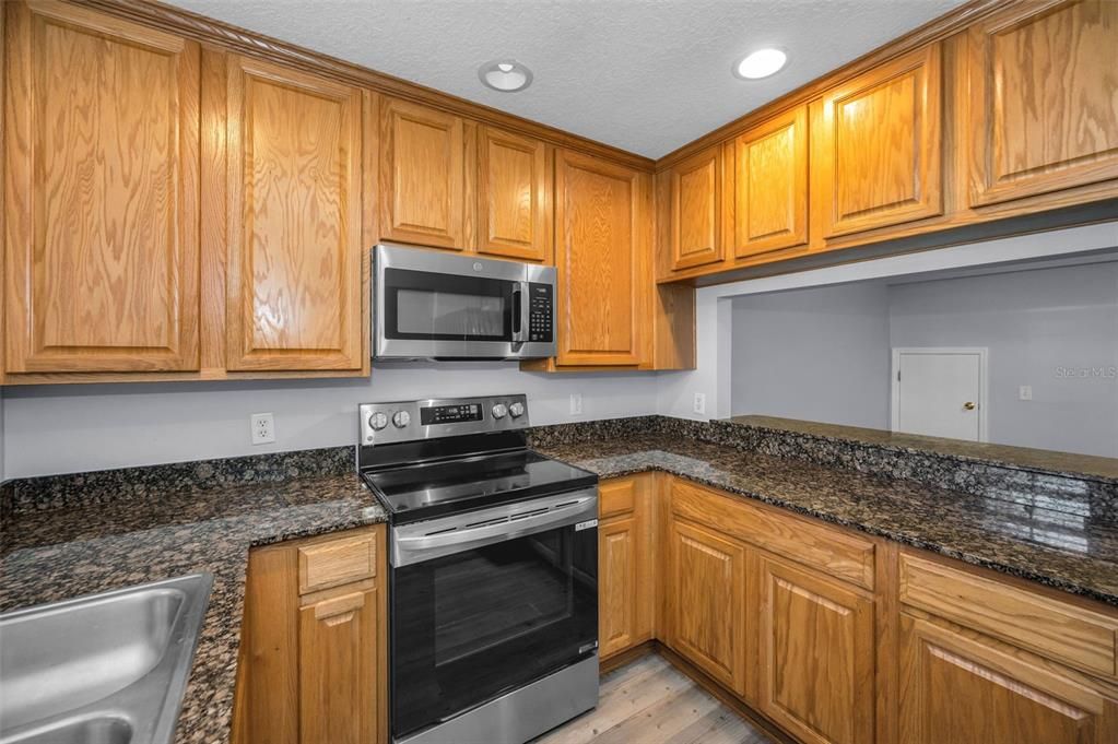 Active With Contract: $255,000 (2 beds, 2 baths, 1680 Square Feet)