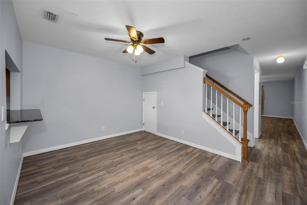 Active With Contract: $255,000 (2 beds, 2 baths, 1680 Square Feet)
