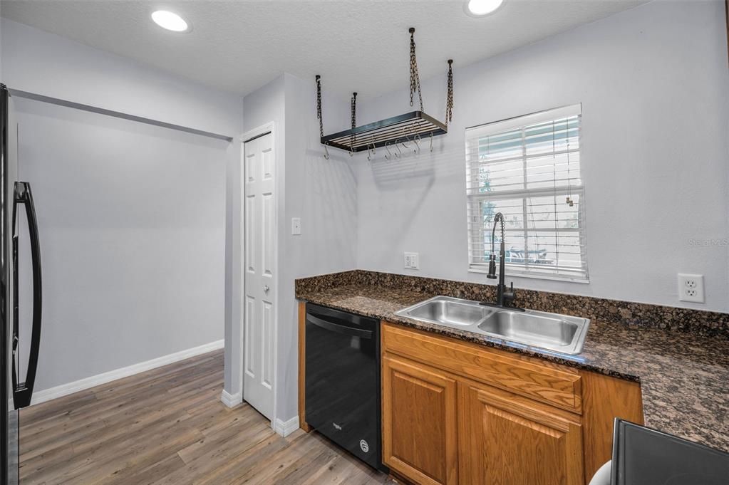 Active With Contract: $255,000 (2 beds, 2 baths, 1680 Square Feet)