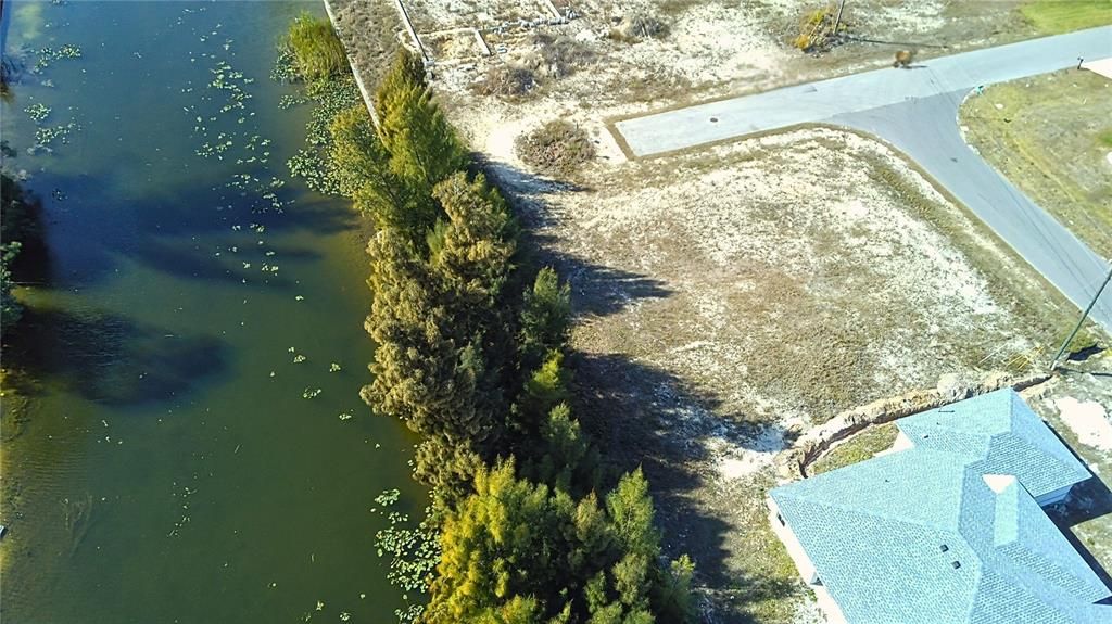 На продажу: $79,999 (0.27 acres)