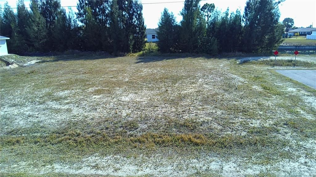 На продажу: $79,999 (0.27 acres)