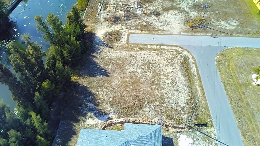 На продажу: $79,999 (0.27 acres)