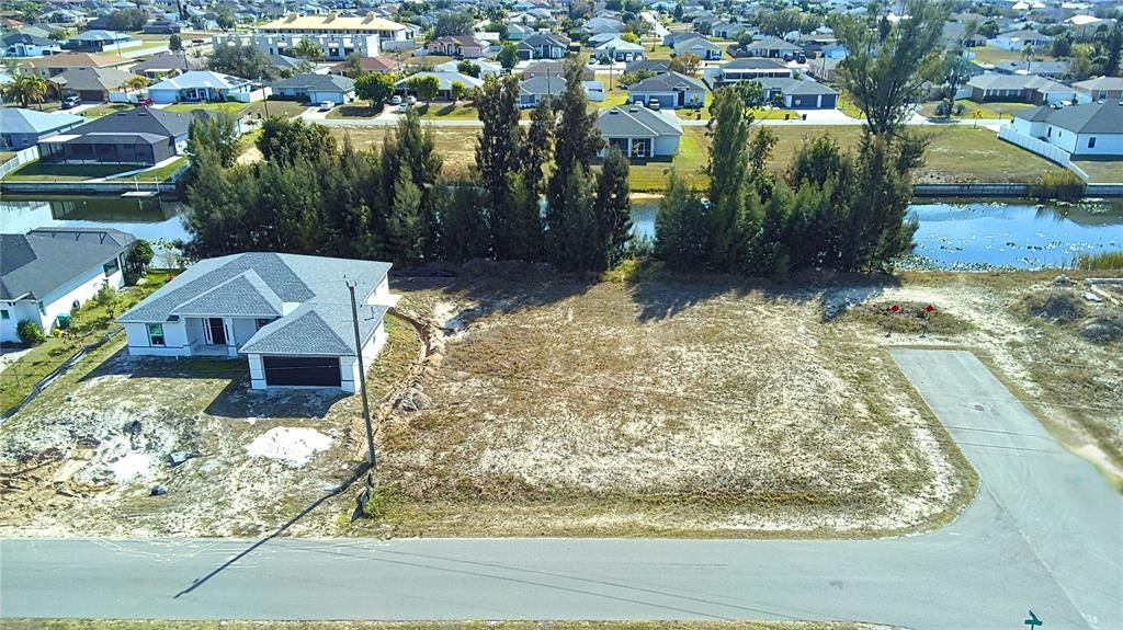 На продажу: $79,999 (0.27 acres)