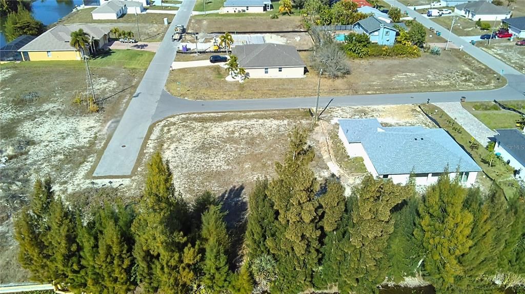 На продажу: $79,999 (0.27 acres)