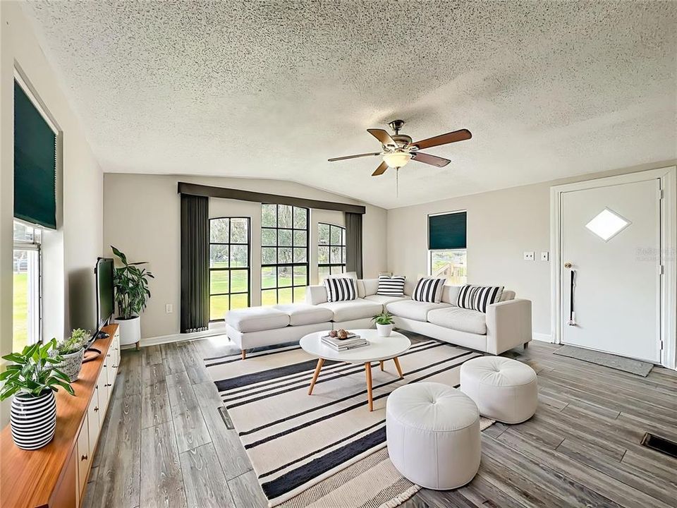 For Sale: $222,000 (3 beds, 2 baths, 1215 Square Feet)