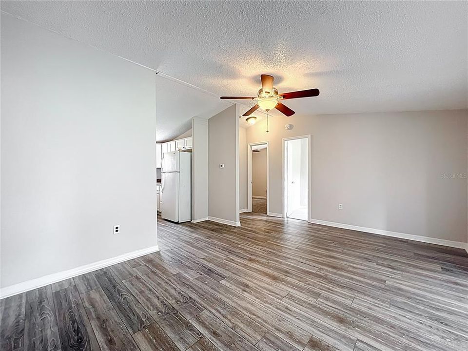For Sale: $222,000 (3 beds, 2 baths, 1215 Square Feet)