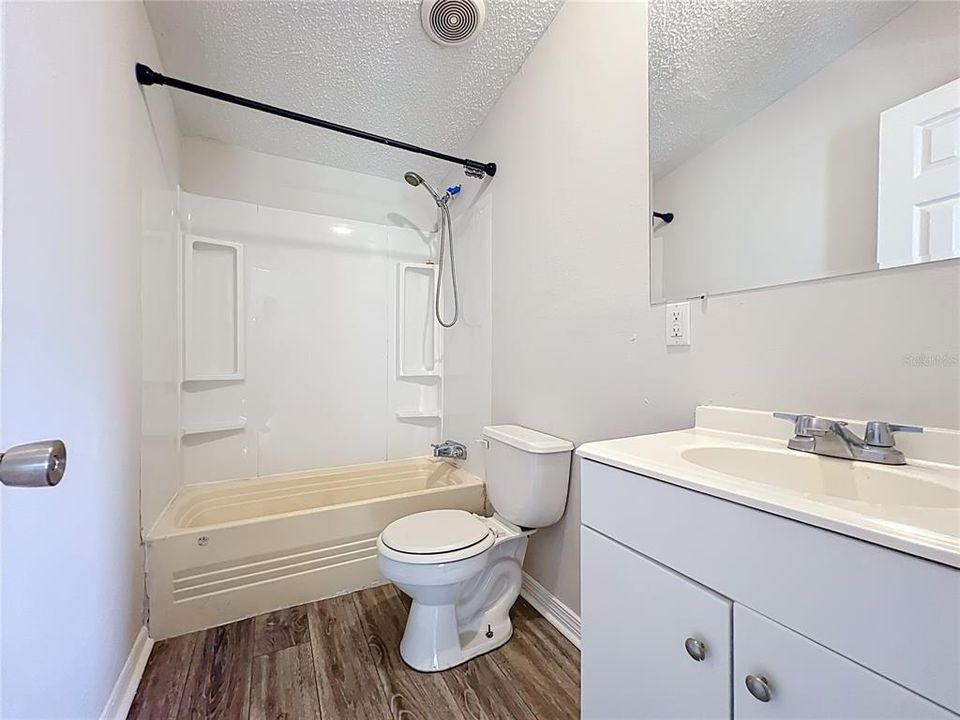 For Sale: $222,000 (3 beds, 2 baths, 1215 Square Feet)