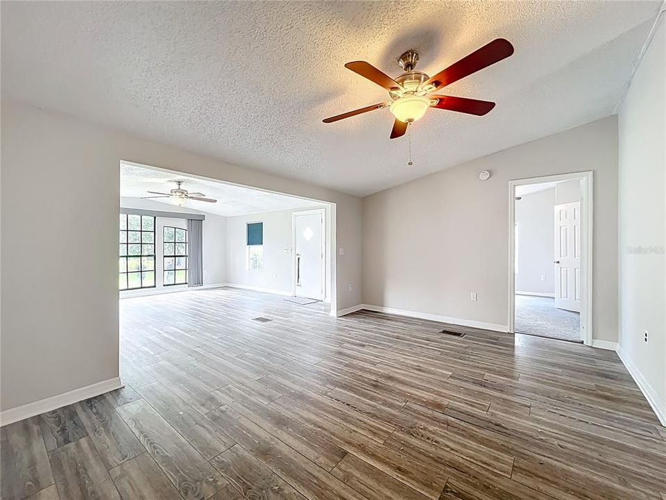For Sale: $222,000 (3 beds, 2 baths, 1215 Square Feet)