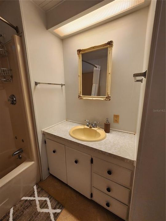 На продажу: $99,500 (2 спален, 2 ванн, 1176 Квадратных фут)