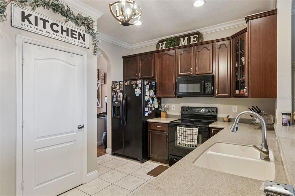 For Sale: $305,000 (3 beds, 2 baths, 1509 Square Feet)