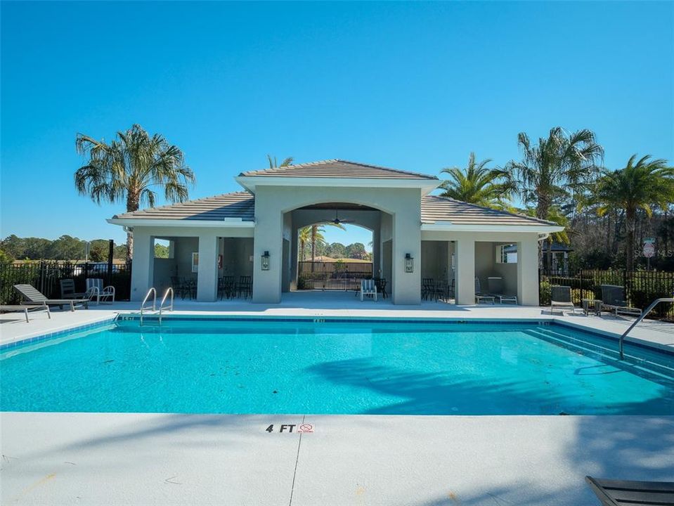 Activo con contrato: $565,000 (4 camas, 3 baños, 2092 Pies cuadrados)
