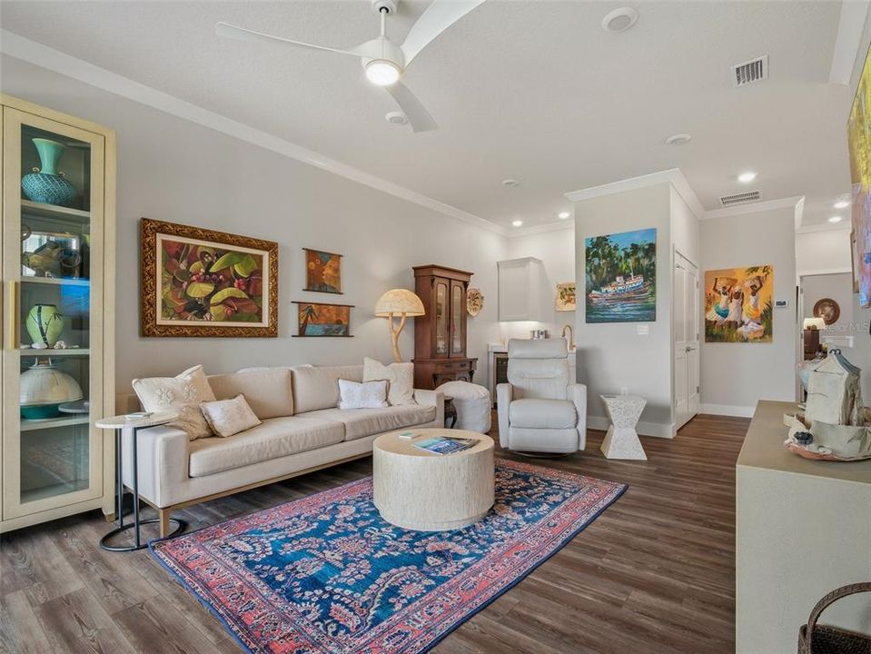 Activo con contrato: $565,000 (4 camas, 3 baños, 2092 Pies cuadrados)