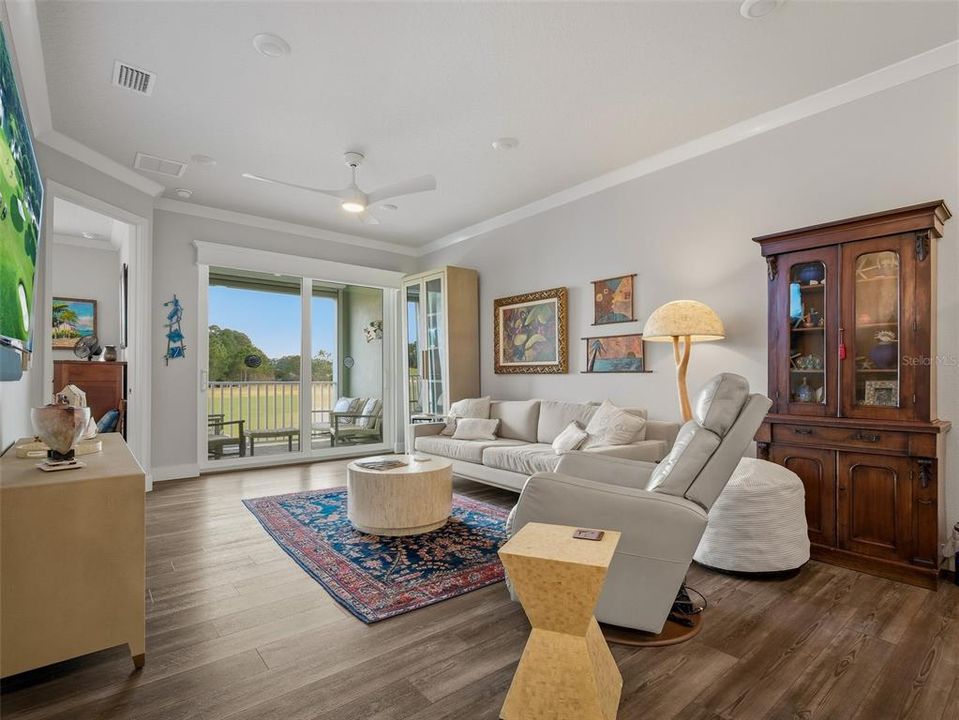 Activo con contrato: $565,000 (4 camas, 3 baños, 2092 Pies cuadrados)