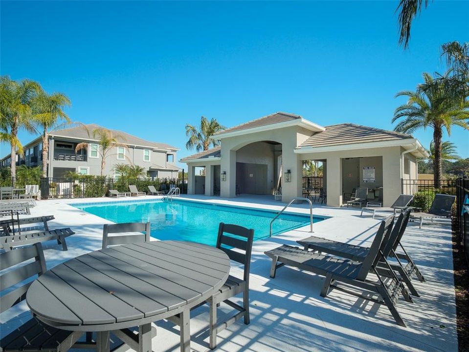 Activo con contrato: $565,000 (4 camas, 3 baños, 2092 Pies cuadrados)
