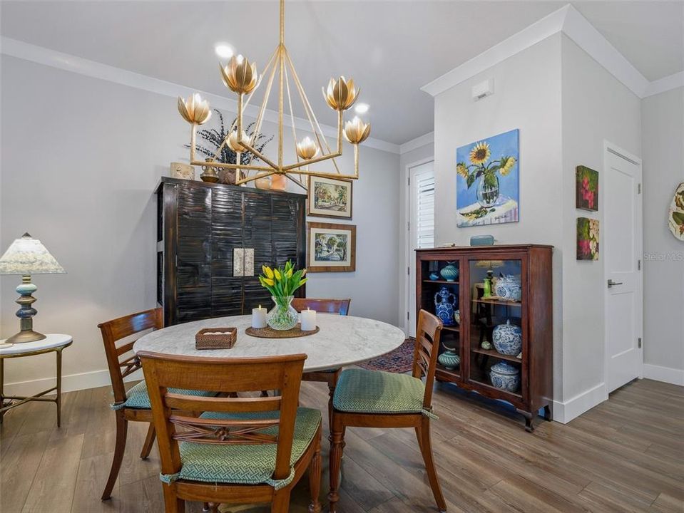 Activo con contrato: $565,000 (4 camas, 3 baños, 2092 Pies cuadrados)
