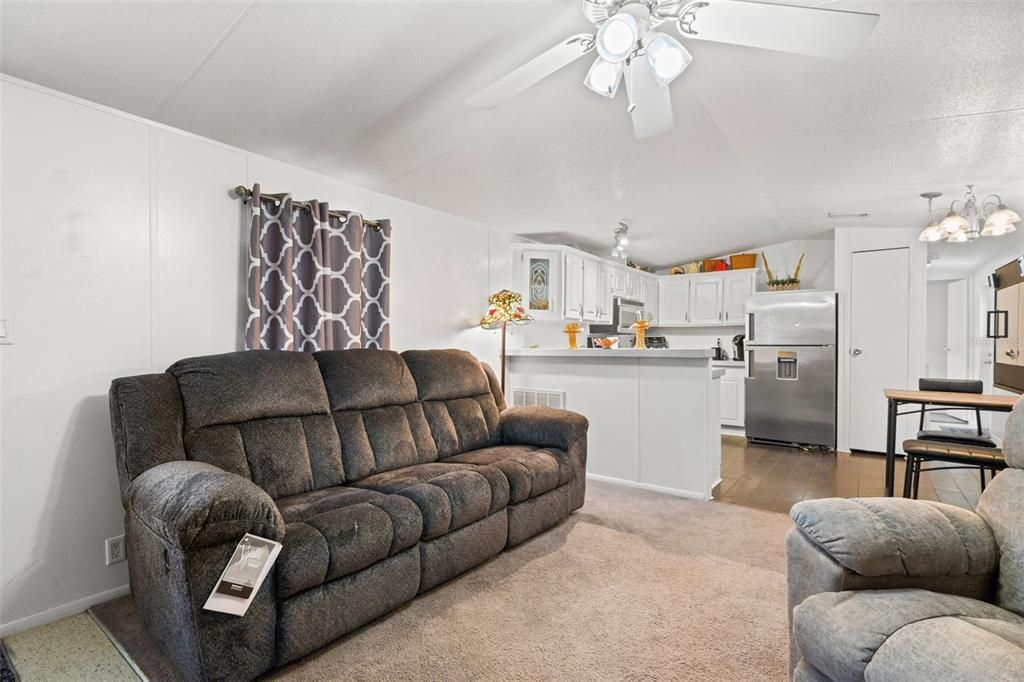 Active With Contract: $259,000 (2 beds, 2 baths, 728 Square Feet)