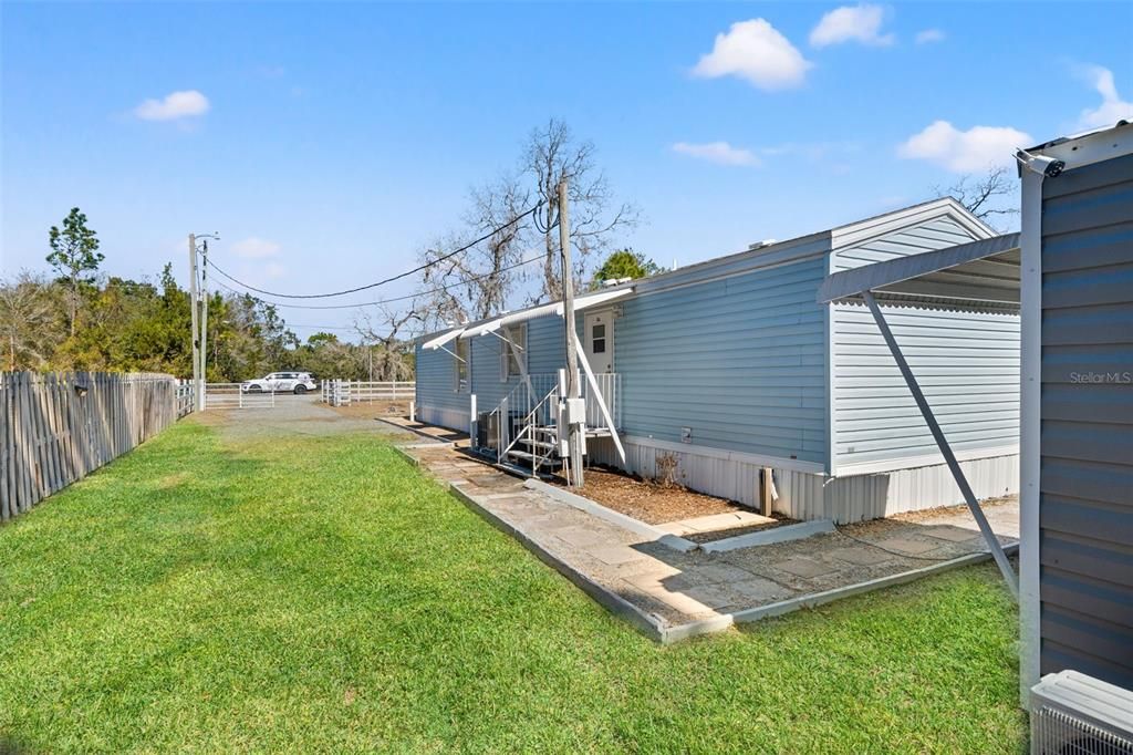Active With Contract: $259,000 (2 beds, 2 baths, 728 Square Feet)