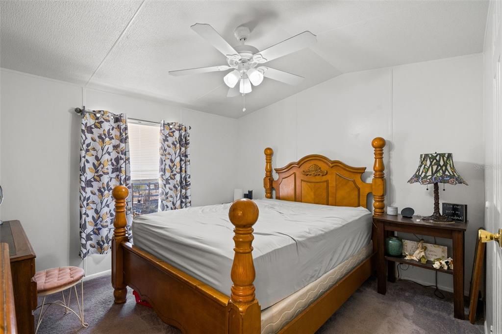 Active With Contract: $259,000 (2 beds, 2 baths, 728 Square Feet)