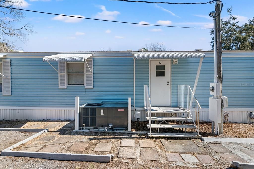 Active With Contract: $259,000 (2 beds, 2 baths, 728 Square Feet)
