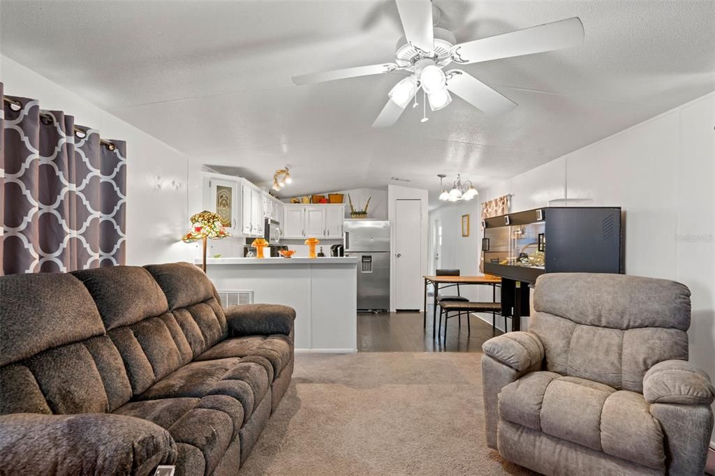 Active With Contract: $259,000 (2 beds, 2 baths, 728 Square Feet)