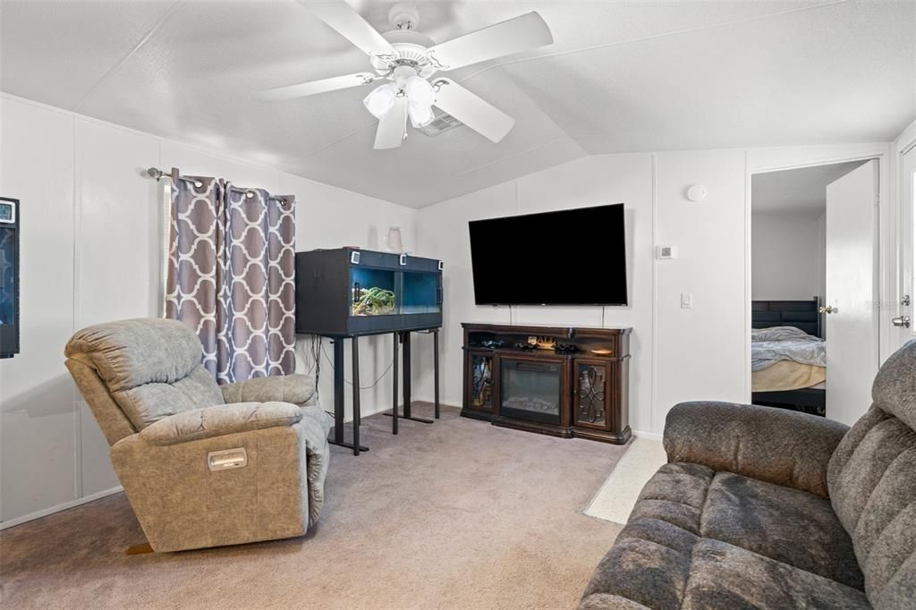 Active With Contract: $259,000 (2 beds, 2 baths, 728 Square Feet)
