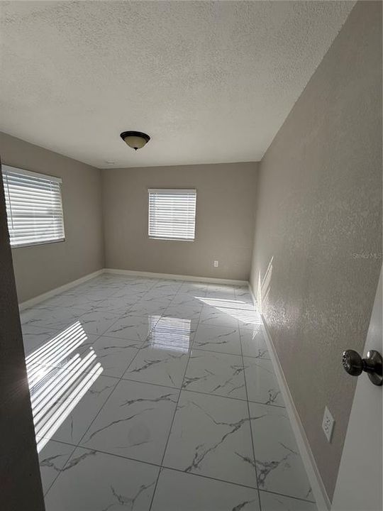 Activo con contrato: $255,000 (2 camas, 1 baños, 918 Pies cuadrados)