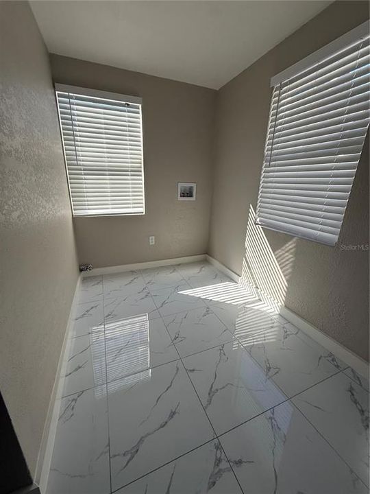 Activo con contrato: $255,000 (2 camas, 1 baños, 918 Pies cuadrados)