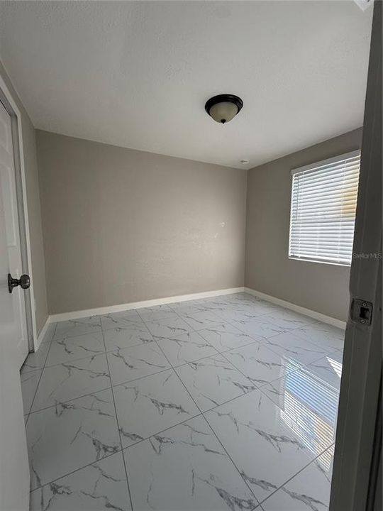 Activo con contrato: $255,000 (2 camas, 1 baños, 918 Pies cuadrados)