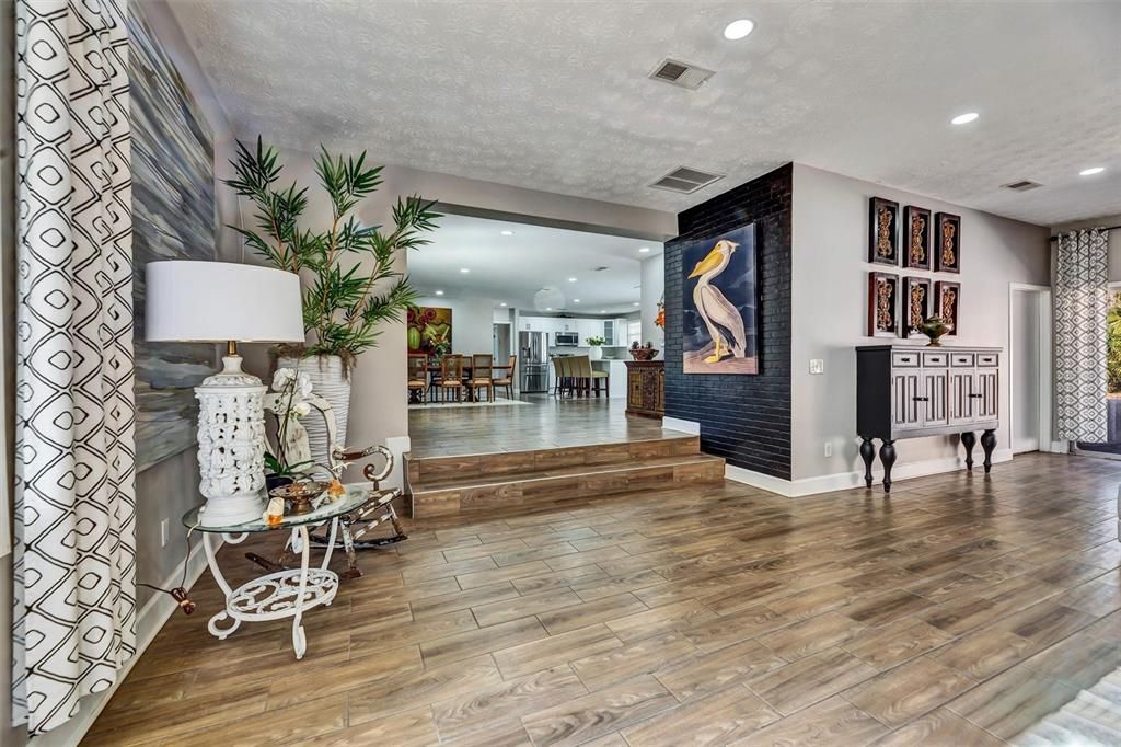 En Venta: $420,000 (3 camas, 2 baños, 2231 Pies cuadrados)
