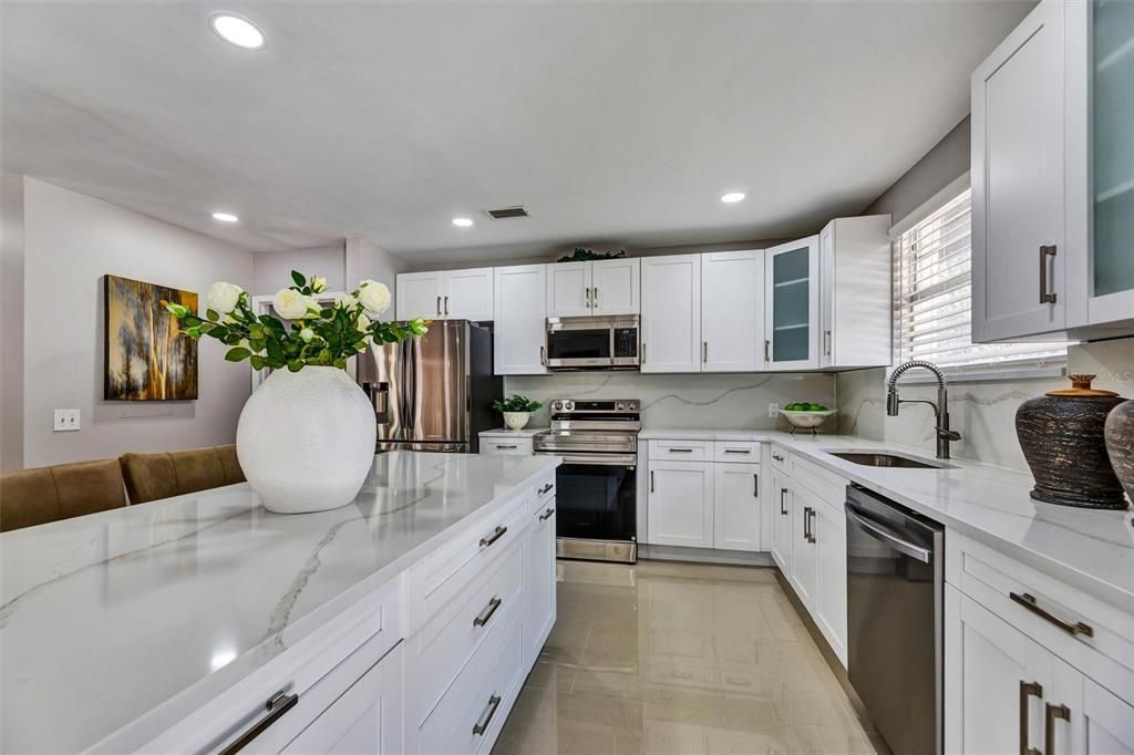 En Venta: $420,000 (3 camas, 2 baños, 2231 Pies cuadrados)