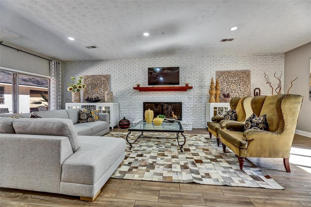 En Venta: $420,000 (3 camas, 2 baños, 2231 Pies cuadrados)