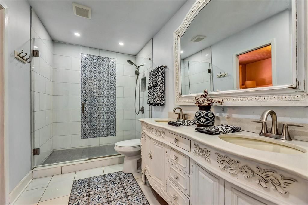 En Venta: $420,000 (3 camas, 2 baños, 2231 Pies cuadrados)