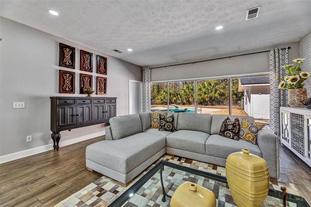 En Venta: $420,000 (3 camas, 2 baños, 2231 Pies cuadrados)